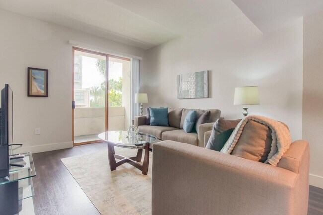 10833 Wilshire Blvd-Unit -FL2-ID406379P in Los Angeles, CA - Foto de edificio - Building Photo