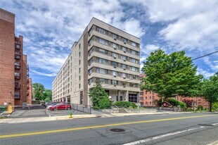 7 Lake St in White Plains, NY - Building Photo