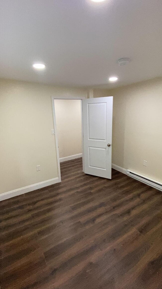 242 W Bacon St, Unit 2nd Fl in Pottsville, PA - Building Photo - Building Photo