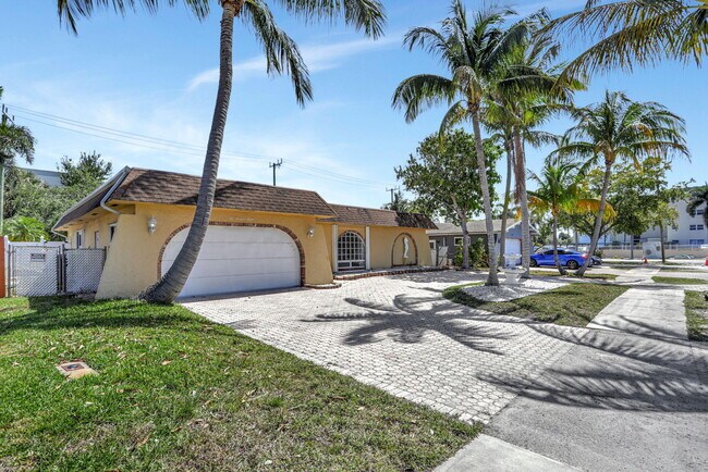 612 SE 8th Ave in Deerfield Beach, FL - Building Photo - Building Photo