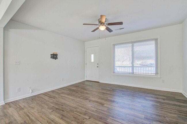 605 Michigan Ct in Ladson, SC - Building Photo - Building Photo