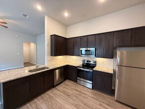 357 Emma Dr in New Braunfels, TX - Building Photo - Building Photo