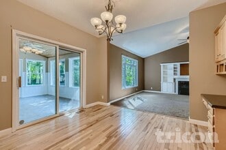 2207 Raspberry Ct in Buffalo, MN - Foto de edificio - Building Photo