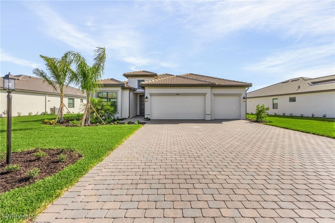 20662 Greenwich Pl in Estero, FL - Building Photo