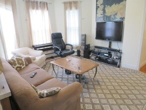17 Cutter Ave, Unit 1 in Somerville, MA - Building Photo - Building Photo