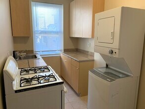 1058 W Granville Ave in Chicago, IL - Building Photo - Building Photo