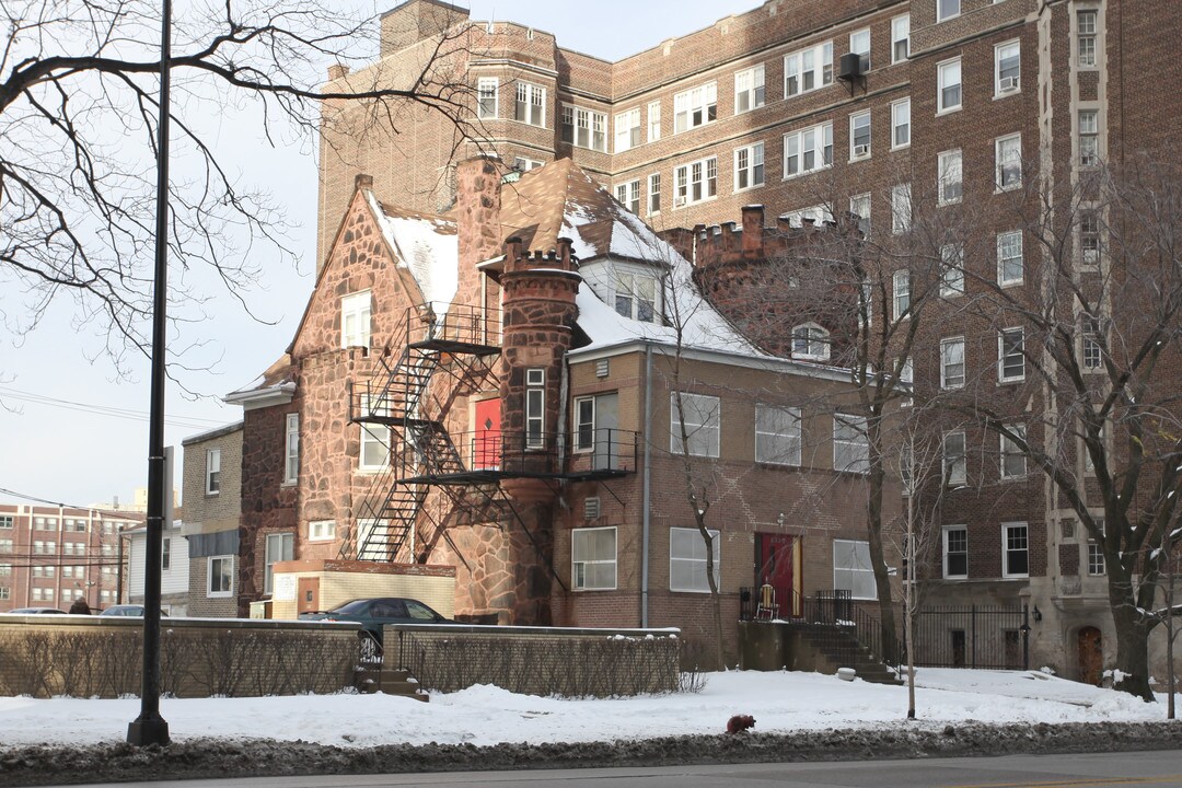 William M. Sherry Hall in Chicago, IL - Building Photo