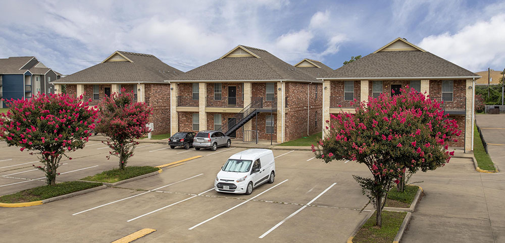 Bear Crossing in Waco, TX - Building Photo