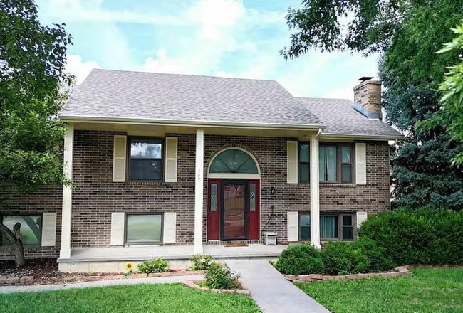 property at 307 Arapahoe Ct