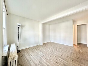 6 Chestnut St E in St Catharines, ON - Building Photo - Building Photo