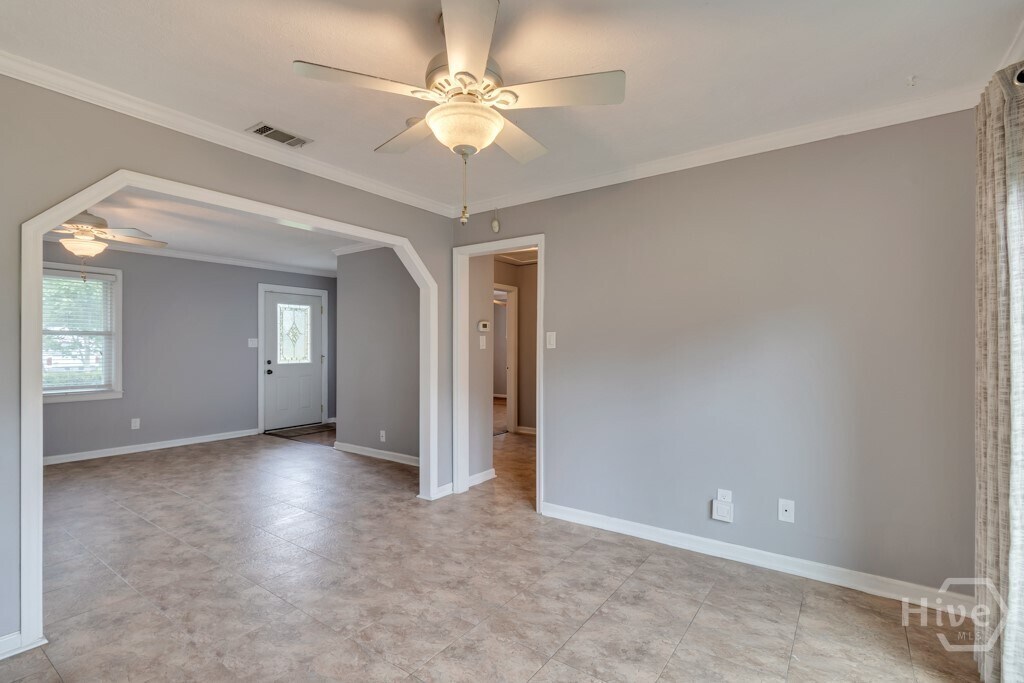 319 Tanglewood Rd in Savannah, GA - Building Photo