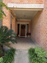 3574 Link Valley Dr. in Houston, TX - Foto de edificio - Building Photo