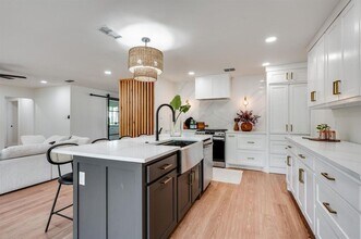 Bright Northwest Dallas home on large quar in Dallas, TX - Building Photo - Building Photo