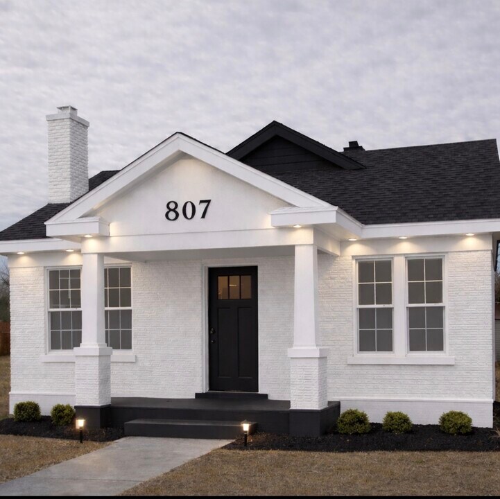 807 Cuyahoga St in Clarksdale, MS - Foto de edificio