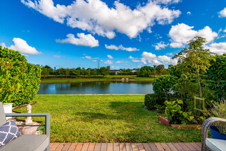 10110 Akenside Dr in Boca Raton, FL - Foto de edificio - Building Photo