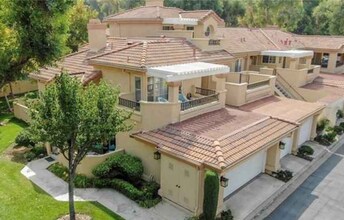 23924 Arroyo Park Dr, Unit 125 in Santa Clarita, CA - Foto de edificio - Building Photo