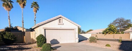15440 W Mauna Loa Ln in Surprise, AZ - Building Photo - Building Photo
