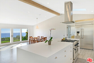 6249 Tapia Dr in Malibu, CA - Building Photo - Building Photo