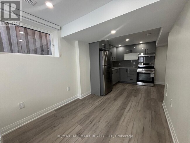 4 Cutters Crescent in Brampton, ON - Building Photo - Building Photo
