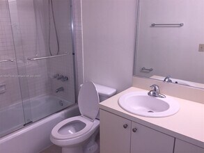 10740 N Kendall Dr in Miami, FL - Building Photo - Building Photo