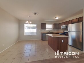 21062 N Dries Rd in Maricopa, AZ - Building Photo - Building Photo