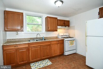 14105 Robinson Ct in Woodbridge, VA - Building Photo - Building Photo