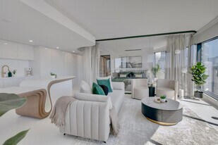 1033 Nelson St. in Vancouver, BC - Building Photo