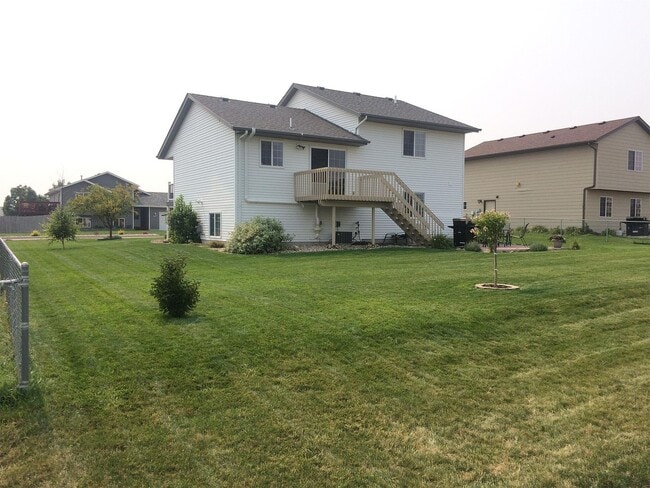 5010 S Pitch Dr in Rapid City, SD - Building Photo - Building Photo