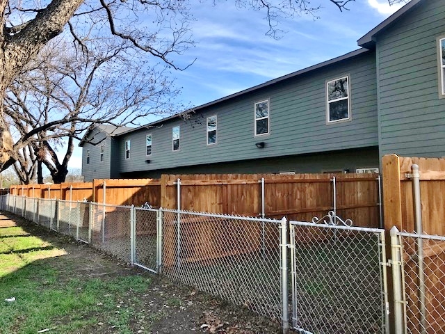 Comanche Townhomes in Comanche, TX - Building Photo - Building Photo