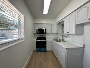 4300 Sea Grape Dr in Lauderdale-by-the-Sea, FL - Building Photo - Building Photo