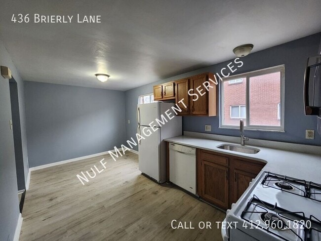 436 Brierly Ln in West Mifflin, PA - Building Photo - Building Photo