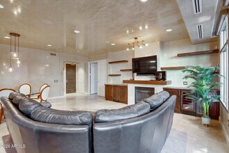 2211 E Camelback Rd in Phoenix, AZ - Building Photo - Building Photo