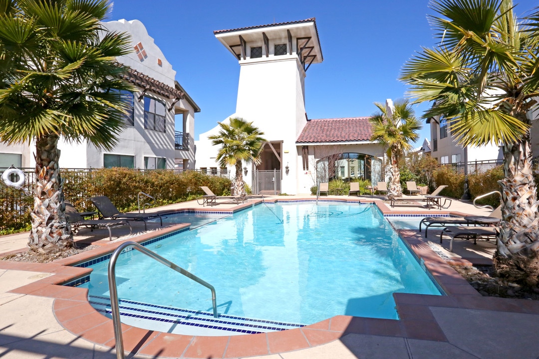 Las Mansiones in El Paso, TX - Building Photo