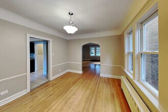 4827 W Hirsch St in Chicago, IL - Foto de edificio - Building Photo