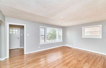 7361 Melrose Ave in University City, MO - Building Photo - Building Photo