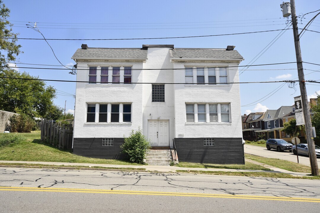 2017 West St, Unit 4 in Munhall, PA - Building Photo
