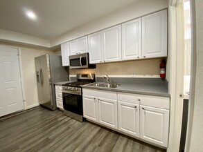 4058 Garden Ave in Los Angeles, CA - Building Photo - Building Photo