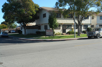 Five Aces Apartments in Santa Clara, CA - Building Photo - Building Photo