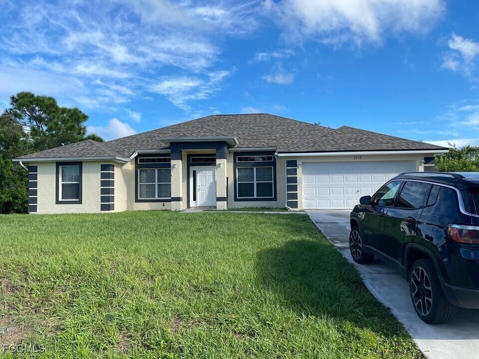 2710 55th St W in Lehigh Acres, FL - Building Photo