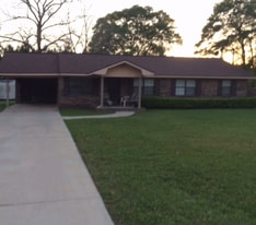 155 Bell Dr in Baxley, GA - Building Photo