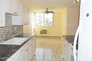 1000 River Rd in Belmar, NJ - Building Photo