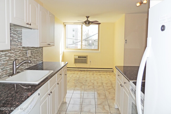 property at 1000 River Rd