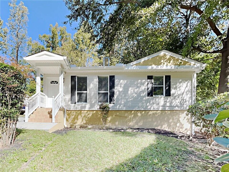 5779 Hillside Dr NW in Doraville, GA - Building Photo