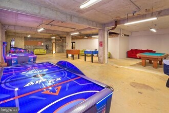 4600 Duke St, Unit 617 in Alexandria, VA - Building Photo - Building Photo