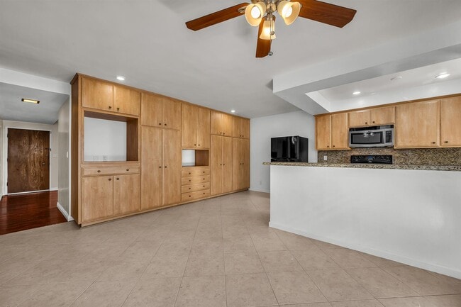 810 Edgewood St, Unit 105 in Inglewood, CA - Building Photo - Building Photo