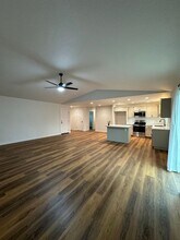 1133 Pineland Dr in Redding, CA - Building Photo - Building Photo