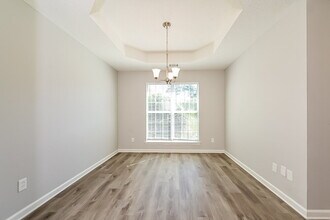 5567 Katherine Village Dr in Ellenwood, GA - Building Photo - Building Photo