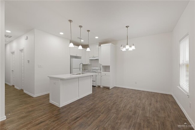 property at 2323 N Vly Cir