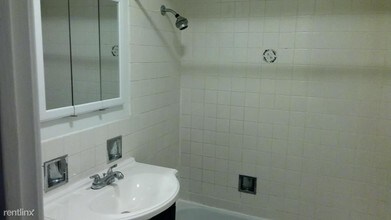 6110 N Kenmore Ave-Unit -Unit 309 in Chicago, IL - Building Photo - Building Photo
