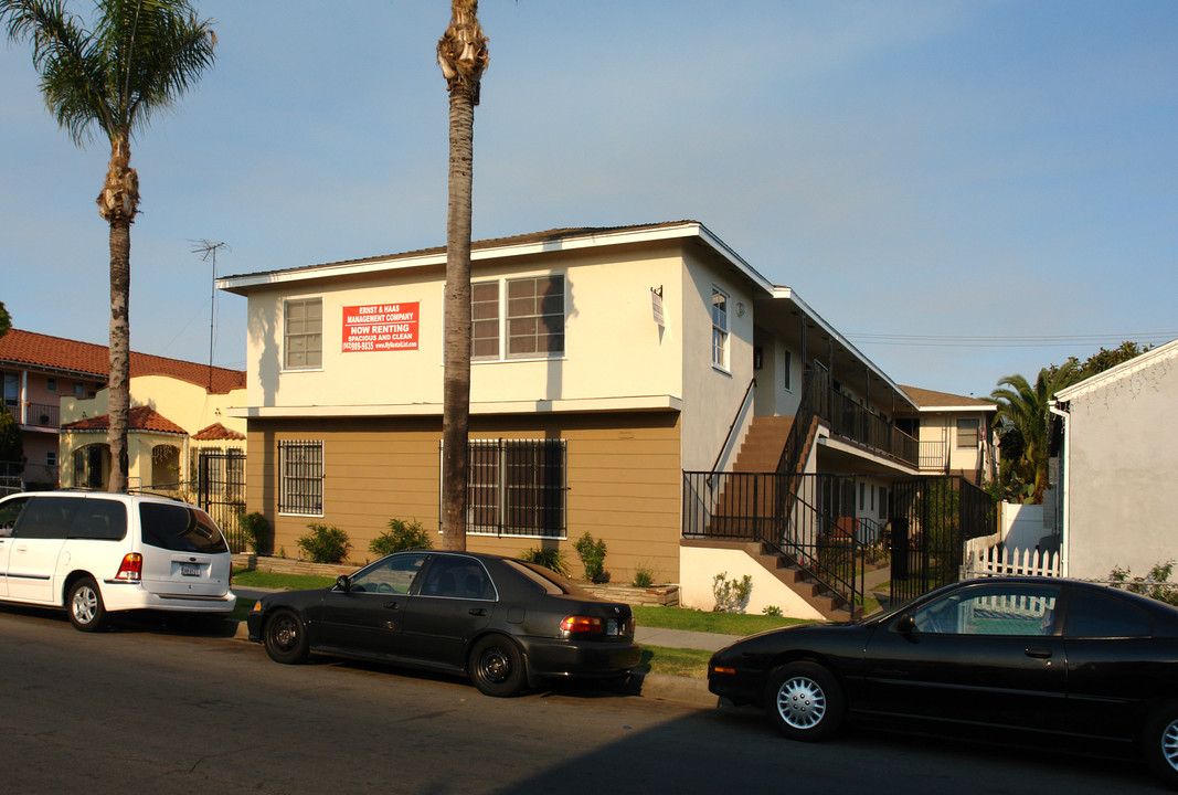 Cedar Heights in Long Beach, CA - Building Photo